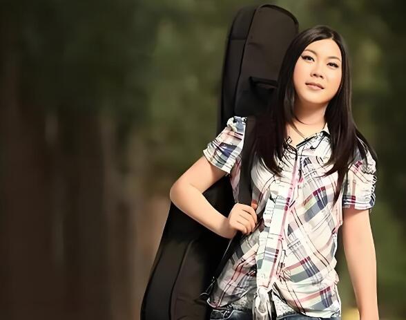 任月丽早年西单通道演唱